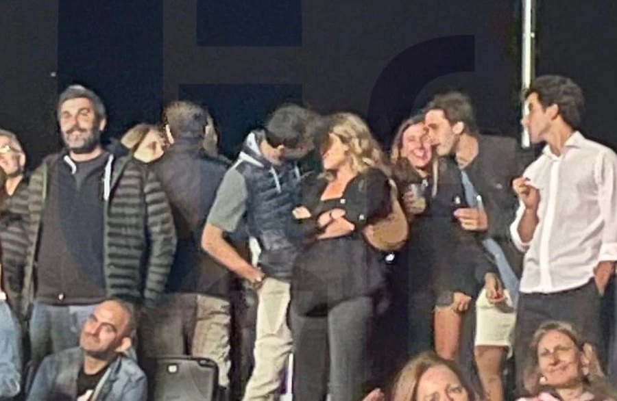 Πικέ: Φωτογραφήθηκε να φιλιέται με τη νέα του σύντροφο