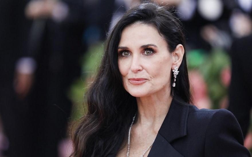 Η Ντέμι Μουρ ζει το αθάνατο ελληνικό καλοκαίρι