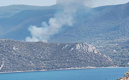 Σε ύφεση η φωτιά στο Κατακάλι Κορινθίας