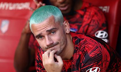 Άλλαξε στυλ στα μαλλιά του ο Γκριεζμάν, τα έβαψε τιρκουάζ!