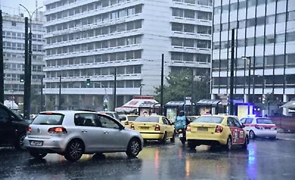 Κακοκαιρία στην Αττική: Προβλήματα στην κυκλοφορία-Ουρές στην άνοδο του Κηφισού