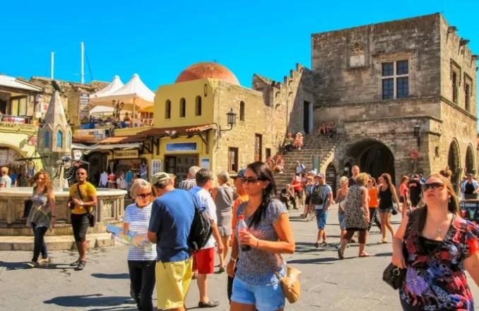 Τουρισμός: Αύξηση 360,8% σε σχέση με πέρσι