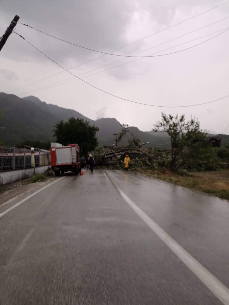 Καλαμπάκα: Βυθίστηκε στο νερό η πόλη