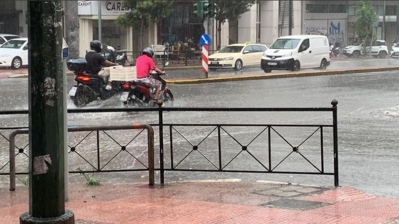 Αθήνα: Πού σημειώνεται σφοδρή βροχόπτωση