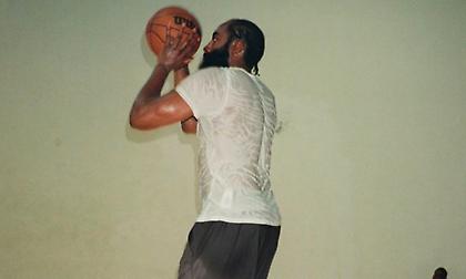 «Έλιωσε» στη γυμναστική και έγινε… φέτες ο Χάρντεν!