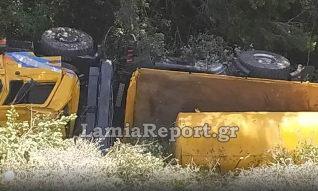 Εύβοια: Φορτηγό έπεσε σε γκρεμό 30 μέτρων - Νεκρός ο οδηγός