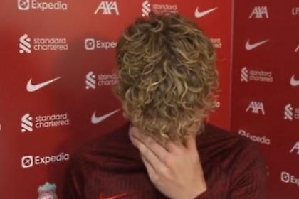 Λίβερπουλ: Ο Χάρβεϊ Έλιοτ ξέσπασε σε κλάματα για τον θάνατο της γιαγιάς του