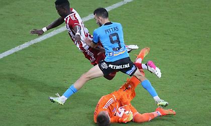 Ο Ολυμπιακός κερδίζει πάλι τον Μπα, που είναι ανίκητος, αλλά όχι από τον… εαυτό του!