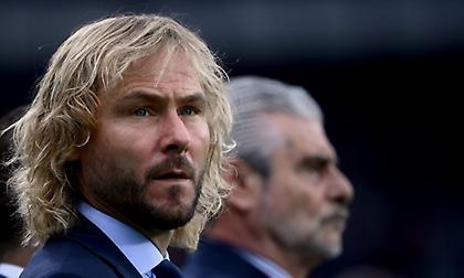 Βίντεο δείχνει τον Πάβελ Νέντβεντ να χορεύει με τρεις ημίγυμνες γυναίκες