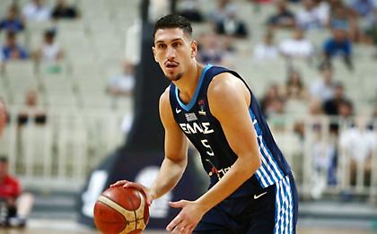 Λαρεντζάκης: «Όλοι θέλουμε μετάλλιο, αλλά πάμε βήμα-βήμα»