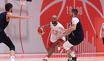 Φανταστικός Ντέιβις, οδήγησε το Μιλάνο στη νίκη επί της Καντού