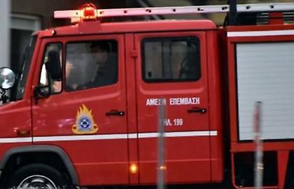 Φωτιά στον Άλιμο σε συνεργείο σκαφών - Τρεις ελαφρά τραυματίες