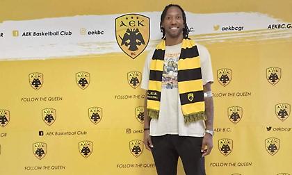 Έφτασε για την ΑΕΚ ο Ακίλ Μίτσελ