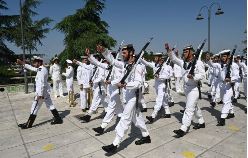 Το τελευταίο αντίο στην 19χρονη ναυτική δόκιμο