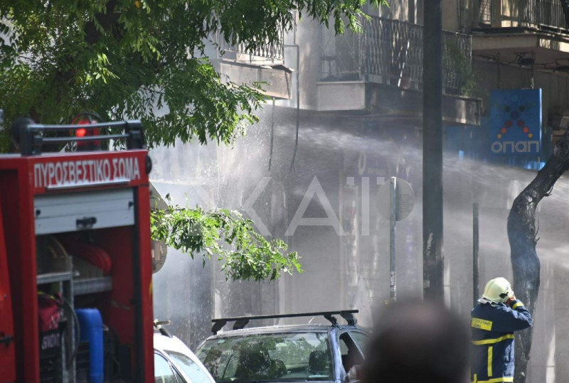 Αχαρνών: Μεγάλη πυρκαγιά σε κατάστημα με φιάλες υγραερίου