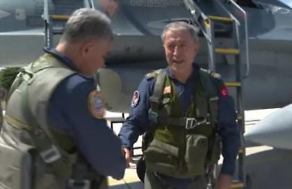«Σόου» Ακάρ με βίντεο να πετά με τουρκικό μαχητικό πάνω από το Αιγαίο