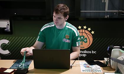 Μοίρασε διαρκείας του Παναθηναϊκού ο Γκουντάιτις