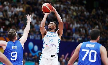 Δεν μπορούν να σταματήσουν τον Γιάννη ούτε με φάουλ!