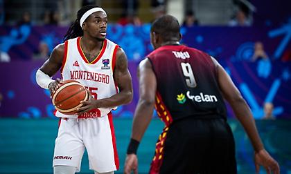 Τρομερό κάρφωμα από τον Κέντρικ Πέρι