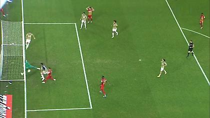 Τρομερή διπλή απόκρουση από τον Αλτάι Μπαγίντιρ της Φενέρ