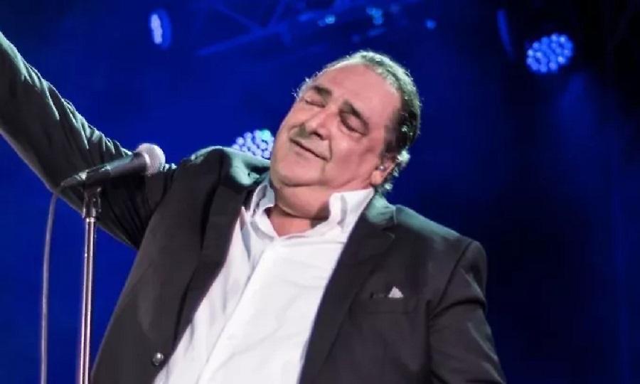 Θυμήθηκε από πού ξεκίνησε και συγκίνησε ο Βασίλης Καρράς: «Από το Κοκκινοχώρι… Ξαφνικά…»