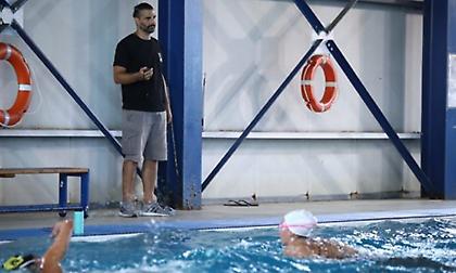 Έπεσαν στην πισίνα πολίστες και πολίστριες της ΑΕΚ