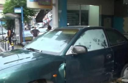 Θεσσαλονίκη: Αυτοκίνητο παρασύρθηκε από τα ορμητικά νερά και κατέληξε σε ψαράδικο