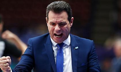 Σκοράρει για τρεις ο Καλάθης, πανηγυρίζει υψώνοντας την γροθιά του ο Ιτούδης!