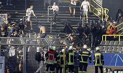 Χαμός πριν τη σέντρα στο Ντόρτμουντ-Κοπεγχάγη: Φωτοβολίδες και σύρραξη των Δανών με την αστυνομία!