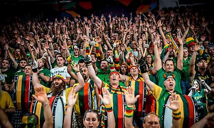 Οι Λιθουανοί τραγούδησαν «ευχαριστώ» στα γαλλικά για τη νίκη των «τρικολόρ» επί της Βοσνίας