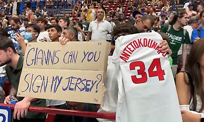 Τρέλα από τους φιλάθλους στο «Mediolanum Forum» για τον Γιάννη!