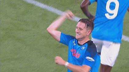 Άνοιξε το σκορ με πέναλτι ο Ζιελίνσκι για την Νάπολι απέναντι στην Λίβερπουλ