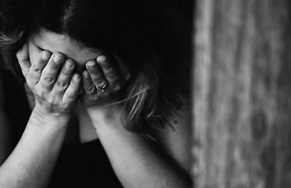Θεσσαλονίκη: Απίστευτη ιστορία κακοποίησης-«Με κλωτσούσε στο κεφάλι ενώ θήλαζα το μωρό μας»