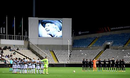 Διακοπή στο Ομόνοια-Σέριφ, δέχθηκε αντικείμενο ο βοηθός - Αποδοκιμασίες για βασίλισσα Ελισάβετ!