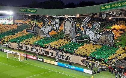 Συγκλονιστικό κορεό των οπαδών της Ναντ