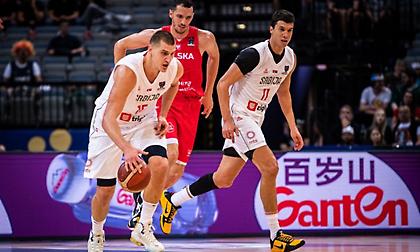 «Πάρτι» για το αήττητο και την πρωτιά από τη Σερβία!