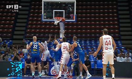 Η μπάλα «κόλλησε» στην μπασκέτα μετά από λέι-απ του Σμιθ!