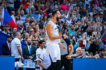 Χρούμπαν: «Κανείς δεν έχει βρει τρόπο να σταματήσει τον Γιάννη-Μεγάλο φαβορί η Ελλάδα»