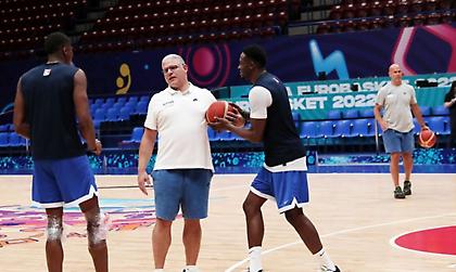 Μανωλόπουλος: «Ενωμένη και σε ψηλό επίπεδο η Εθνική»