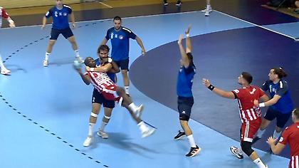 Γκρέμισε τον Νιόκας με κεφαλοκλείδωμα ο Ζαφείρης!