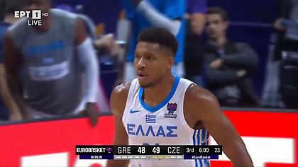 Εκπληκτικό καλάθι και φάουλ από τον Γιάννη - Ξέσπασμα από Θανάση στον πάγκο