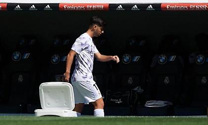 Έμεινε ξανά στον πάγκο της Ρεάλ και έδειξε τον εκνευρισμό του ο Ασένσιο