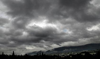 Ο καιρός αύριο: Τοπικές βροχές, σποραδικές καταιγίδες και πτώση της θερμοκρασίας