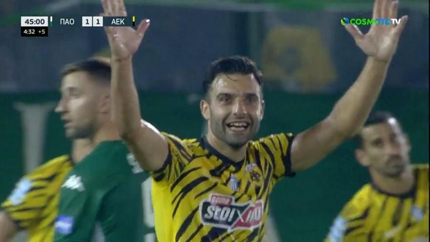 Ένταση και κίτρινη κάρτα σε Τζαβέλλα μετά το δεύτερο πέναλτι του Παναθηναϊκού