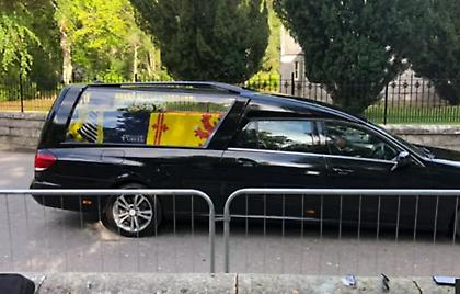 Έφυγε από το Μπαλμόραλ η σορός της Ελισάβετ - Μεταφέρεται στο Εδιμβούργο