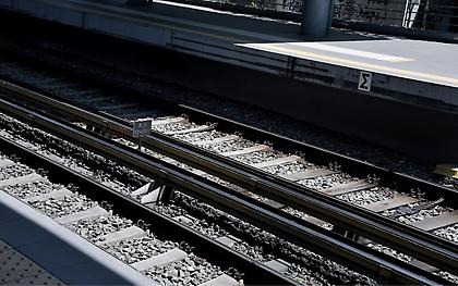 Νέο Ηράκλειο: Χωρίς τις αισθήσεις της ανασύρθηκε γυναίκα από τις γραμμές του ΗΣΑΠ