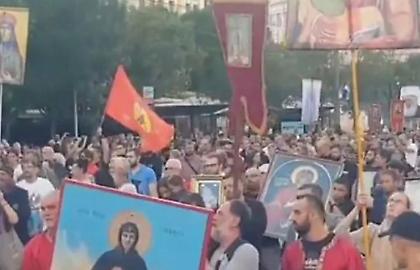 Χιλιάδες διαδηλωτές στο Βελιγράδι κατά της διοργάνωσης του EuroPride