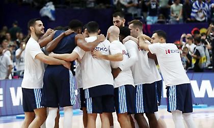 Εν μέσω αποθέωσης η παρουσίαση της Εθνικής μας!