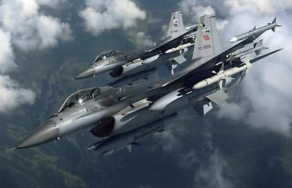 Αιγαίο: 110 παραβιάσεις και 4 υπερπτήσεις από 20 τουρκικά αεροσκάφη