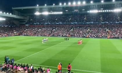 Αποδοκιμασίες από τους οπαδούς της Λίβερπουλ στο «λεπτό σιγής» για τη βασίλισσα Ελισάβετ